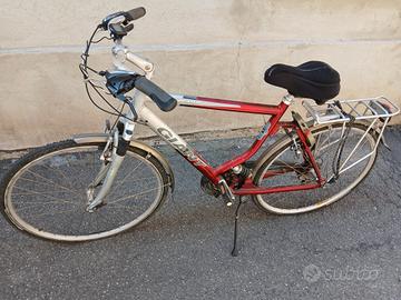 City bike adatta per cicloturismo 