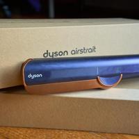 Dyson Airstrait