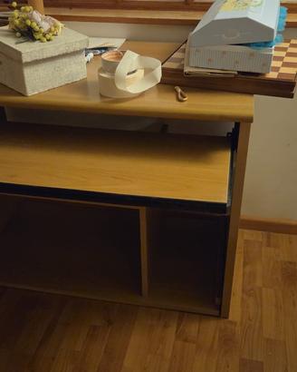 Scrivania porta PC con ripiano estraibile