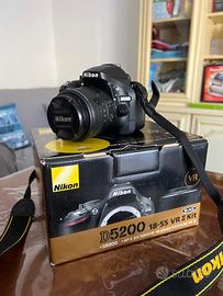 Fotocamera reflex Nikon D5200 + obiettivo 18-55 VR