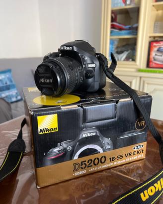 Fotocamera reflex Nikon D5200 + obiettivo 18-55 VR
