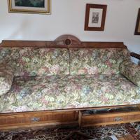 Divano antico con cassetti