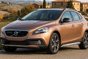 Volvo V40 Cross Country D2 1.6 Auto in arrivo !!