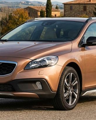 Volvo V40 Cross Country D2 1.6 Auto in arrivo !!