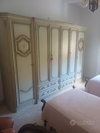 Armadio in legno massello
