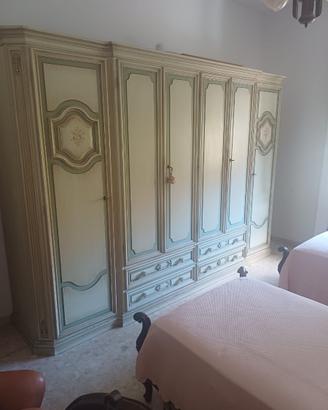 Armadio in legno massello