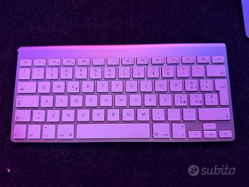 Magic keyboard di Apple  (versione a pile )