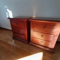 Comodini in legno massello Noce