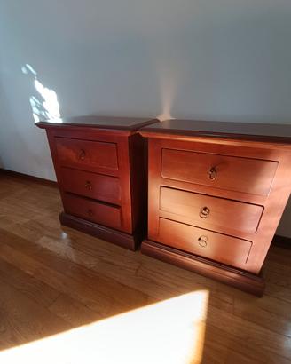 Comodini in legno massello Noce