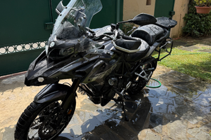 Benelli Trk 502 X con tris di valige Kappa
