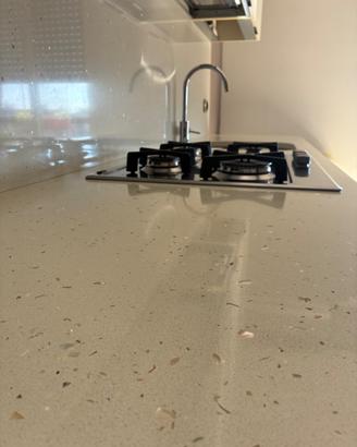 Top e schienale in quarzo cucina