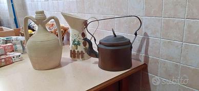Caraffa, caraffa dipinta e tegliera in rame