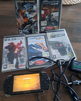 PSP 2004 Slim + 6 giochi+ caricatore - Funzionante