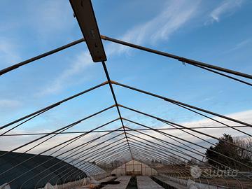 serra agricoltura o magazzino 