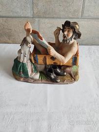 statuina ceramica vecchio al bagno