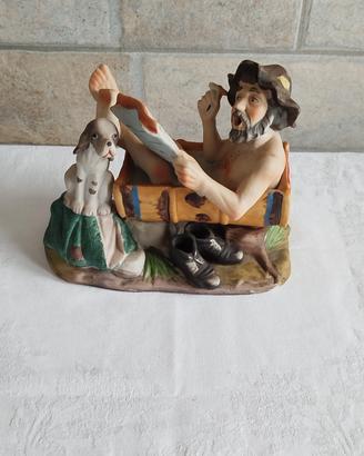 statuina ceramica vecchio al bagno