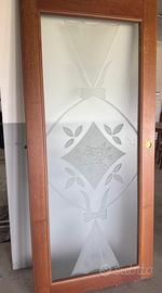 PORTA IN LEGNO CON VETRO DECORATO