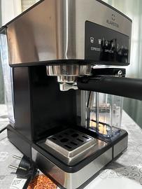 Macchina caffe con capuccinatore