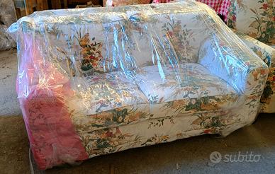 divano con due poltrone