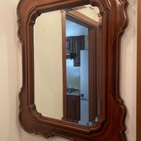 Specchio con cornice in legno
