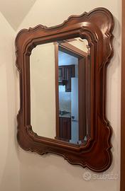 Specchio con cornice in legno