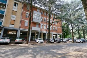 NEGOZIO A REGGIO NELL'EMILIA