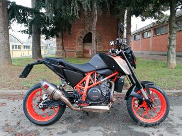 KTM 690 DUKE R ABS - Tagliandata - Gommata