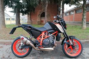 KTM 690 DUKE R ABS - Tagliandata - Gommata
