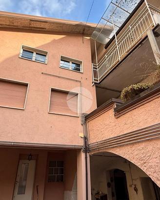 MULTILOCALE A CAPO DI PONTE