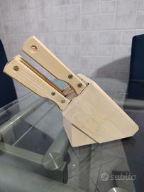 Ceppo con coltelli da bistecca