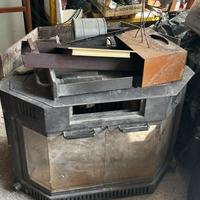 Camino angolare da interno con rivestimento