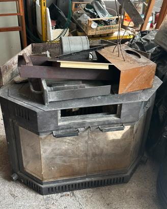 Camino angolare da interno con rivestimento