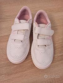 Scarpe da ginnastica indoor Decathlon numero 33 Tutto per i bambini In vendita a Parma