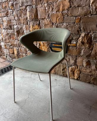 Sedia modello Kicca by Kastel, imbottitura verde.