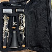 Clarinetto in Sib con custodia e accessori OQAN