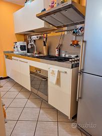 cucina completa di lavastoviglie, forno, kappa 