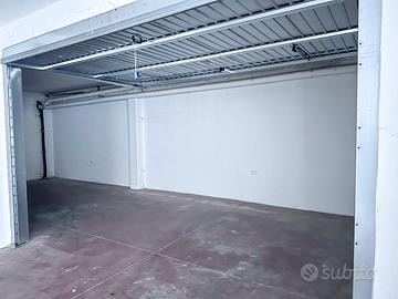 Ampio garage 30 m² con accesso da cancello elettri
