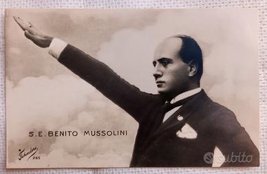 Fotografia epoca fascista Mussolini saluto romano