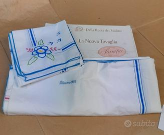 Tovaglia Mulino Bianco con tovaglioli e scatola