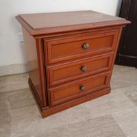 Coppia di comodini in legno