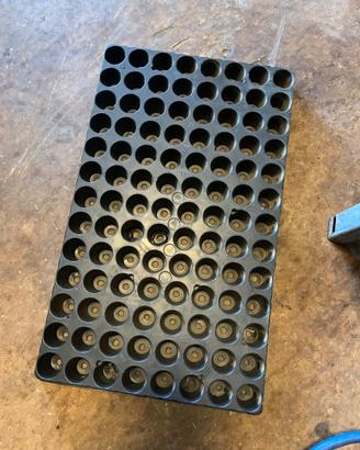 VASSOI 104 fori per semina