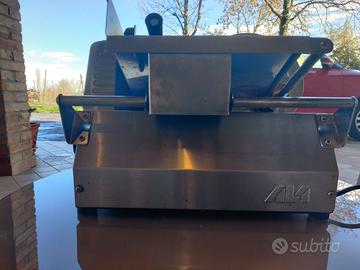 Affettatrice ALA compatta – da banco – compatta