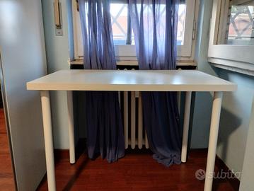 scrivania bianca Ikea 