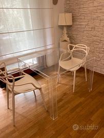 set design Kartell tavolo  e due sedie  