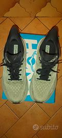 hoka clifton 9 taglia 43 1/3