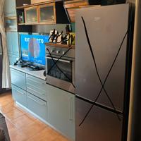 Due blocchi mobili cucina e soggiorno