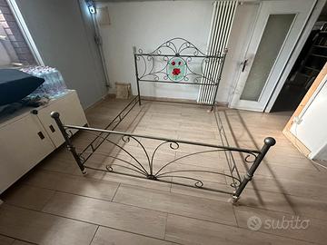Letto matrimoniale ferro battuto rosone cristallo
