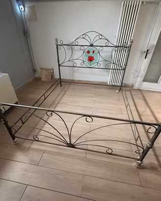 Letto matrimoniale ferro battuto rosone cristallo