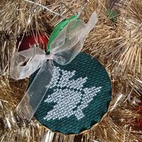 pallina di natale a punto croce