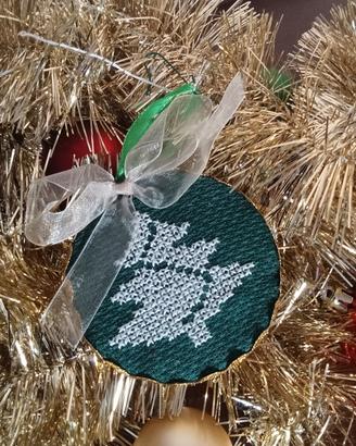 pallina di natale a punto croce